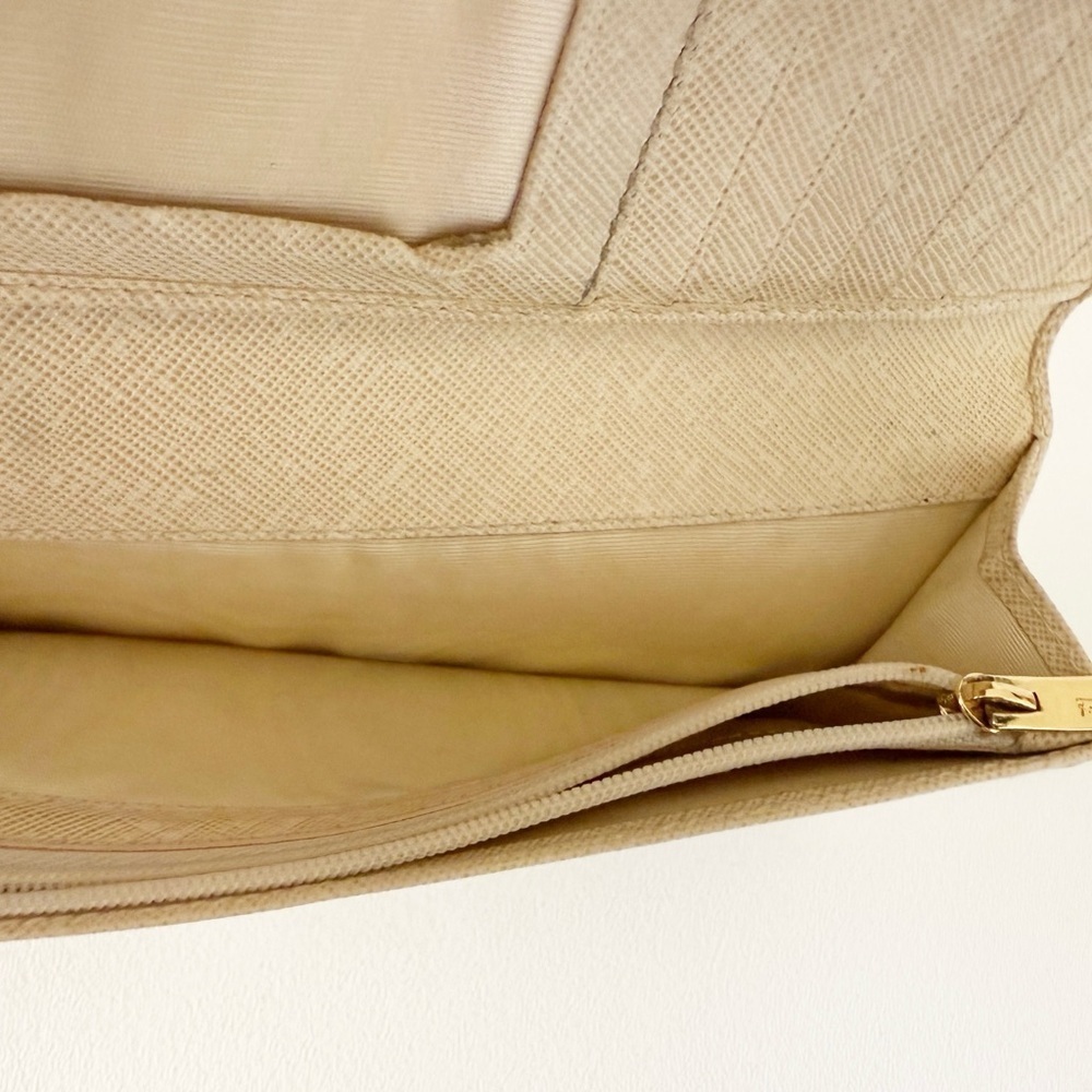 Salvatore Ferragamo Wallet Pebbled Leather Cream Casual Classic Chic Minimalist - Picture 8 of 12